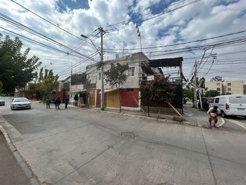 Casa en Venta en Sergio larenas 393