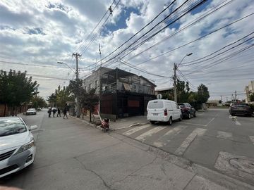 Casa en Venta en Sergio larenas 393