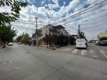 Casa en Venta en Sergio larenas 393