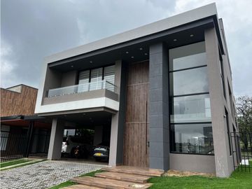JC- VENTA DE HERMOSA CASA LUJOSA EN PANCE