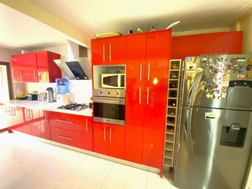 Increíble oportunidad, 11D 5B local comercial unido a casa