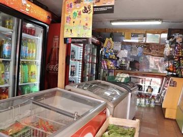 Vendo casa con negocio funcionando en Colín