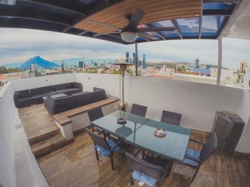 CASA EN VENTA EN LOMAS DEL CAMPESTRE