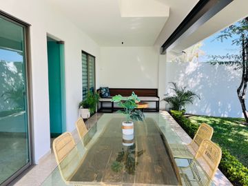 Casa en Fraccionamiento en Lomas de Jiutepec Jiutepec - ROQ-1257-Fr