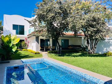 Casa en Fraccionamiento en Lomas de Jiutepec Jiutepec - ROQ-1257-Fr