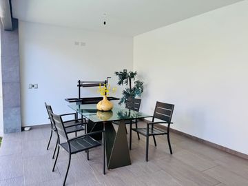 Casa en Fraccionamiento en Lomas de Jiutepec Jiutepec - ROQ-1257-Fr