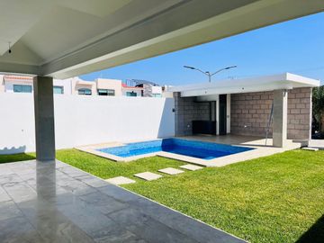 Casa Comercial en Lomas de Jiutepec Jiutepec - ROQ-1258-Cc