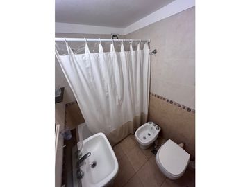 Departamento 3 amb con dependencia y cochera. Zona Torreón