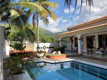 Se vende cabaña en pozos colorados Santa Marta