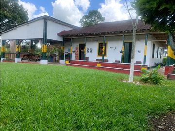 VENTA FINCA FAMILIAR Y DE TURISMO EN MONTENEGRO QUINDIO