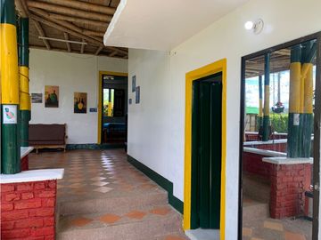 VENTA FINCA FAMILIAR Y DE TURISMO EN MONTENEGRO QUINDIO