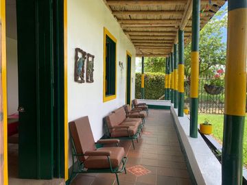 VENTA FINCA FAMILIAR Y DE TURISMO EN MONTENEGRO QUINDIO