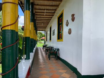 VENTA FINCA FAMILIAR Y DE TURISMO EN MONTENEGRO QUINDIO