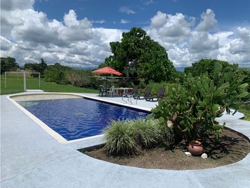 VENTA FINCA FAMILIAR Y DE TURISMO EN MONTENEGRO QUINDIO