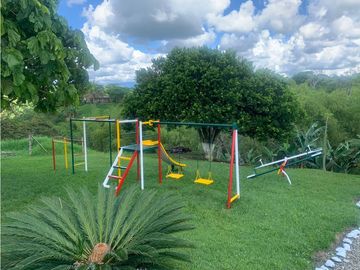 VENTA FINCA FAMILIAR Y DE TURISMO EN MONTENEGRO QUINDIO
