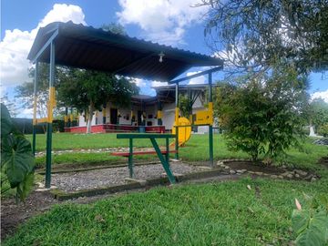 VENTA FINCA FAMILIAR Y DE TURISMO EN MONTENEGRO QUINDIO