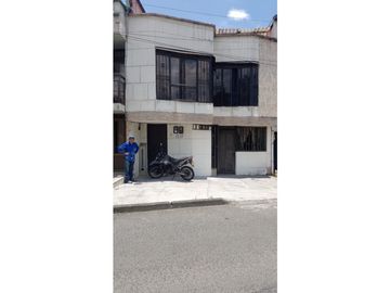 SE VENDE CASA DUPLEX EN LA PRADERA