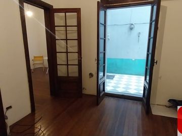 PH en venta 2 amb con patio en Parque Patricios