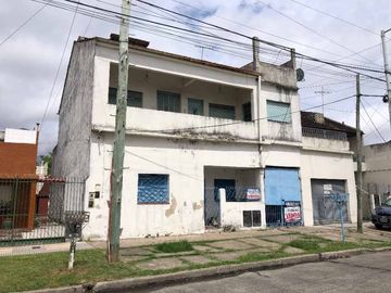 Casa para 2 Familias en venta en Wilde Oeste