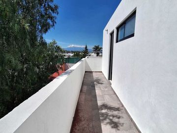 Lujosa Residencia  cerca  del Parque Loro