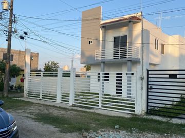 Casa en Venta cerca de Libramiento y 15 minutos de la playa.