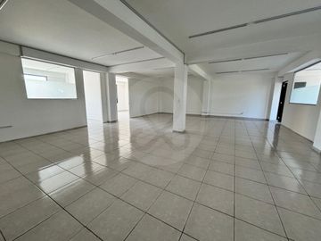 Edificio en venta en Magisterial Vista Bella