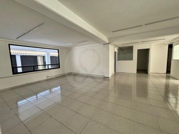 Edificio en venta en Magisterial Vista Bella