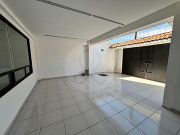 Edificio en venta en Magisterial Vista Bella