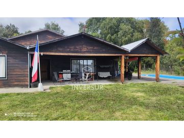CASA CON PISCINA Y QUINCHO SECTOR PICHOY VALDIVIA