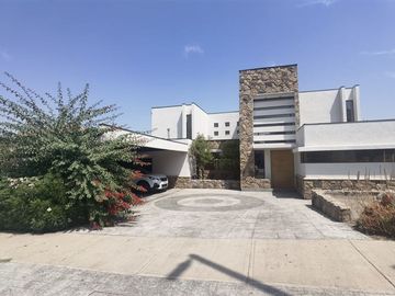Casa en Venta en Condominio Los Bosques