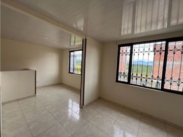 VENDO CASA DE DOS PISOS