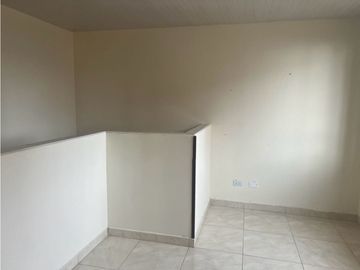 VENDO CASA DE DOS PISOS