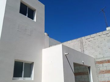 CASA NUEVA CON RECAMARA EN PLANTA BAJA Y JARDIN CERCA DE CRUZ DEL SUR PUEBLA