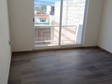CASA NUEVA CON RECAMARA EN PLANTA BAJA Y JARDIN CERCA DE CRUZ DEL SUR PUEBLA