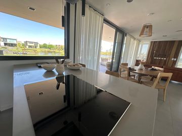 VENTA CASA 6 ambientes en Barrio Acacias - Puertos del Lago
