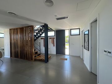 VENTA CASA 6 ambientes en Barrio Acacias - Puertos del Lago