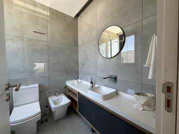 VENTA CASA 6 ambientes en Barrio Acacias - Puertos del Lago
