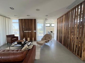 VENTA CASA 6 ambientes en Barrio Acacias - Puertos del Lago