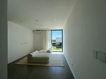 VENTA CASA 6 ambientes en Barrio Acacias - Puertos del Lago