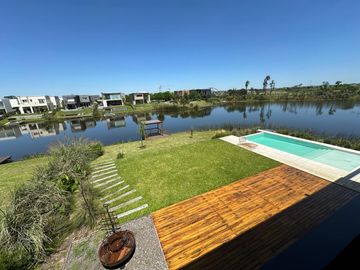 VENTA CASA 6 ambientes en Barrio Acacias - Puertos del Lago
