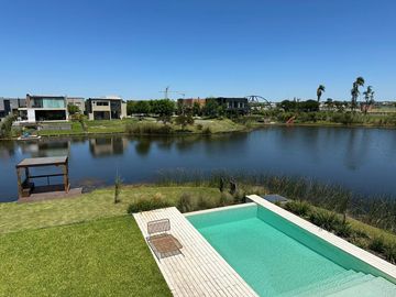 VENTA CASA 6 ambientes en Barrio Acacias - Puertos del Lago