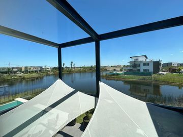VENTA CASA 6 ambientes en Barrio Acacias - Puertos del Lago