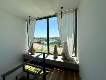VENTA CASA 6 ambientes en Barrio Acacias - Puertos del Lago