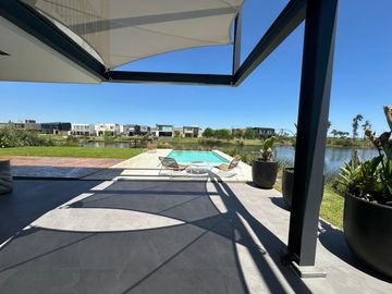 VENTA CASA 6 ambientes en Barrio Acacias - Puertos del Lago
