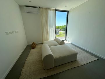 VENTA CASA 6 ambientes en Barrio Acacias - Puertos del Lago
