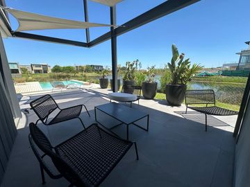 VENTA CASA 6 ambientes en Barrio Acacias - Puertos del Lago
