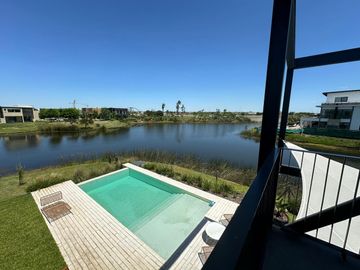 VENTA CASA 6 ambientes en Barrio Acacias - Puertos del Lago