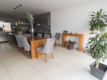 CASA EN VENTA EN SOLARES, COTO VALEIRA, ZAPOPAN JALISCO.