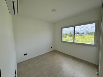 VENTA CASA SAN SEBASTIAN AREA 2 - 7 AMBIENTES AL GOLF