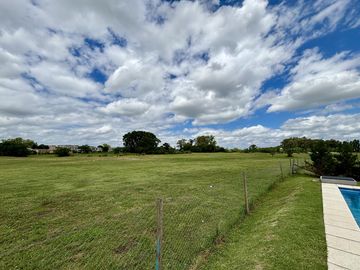 VENTA CASA SAN SEBASTIAN AREA 2 - 7 AMBIENTES AL GOLF
